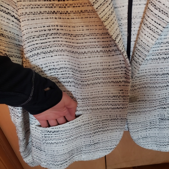 Cabi black and white one button blazer - Picture 3 of 6